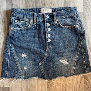 Free People Distressed Jean Skirt Size: 25/2
